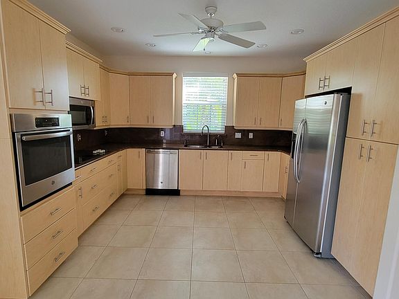 3rd image of 198 Hibiscus Dr APT 512