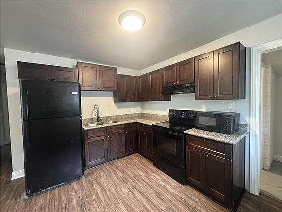 3rd image of 710 E Coleman Ave