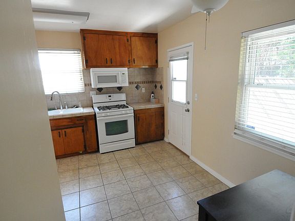 Kitchen/Dining Area