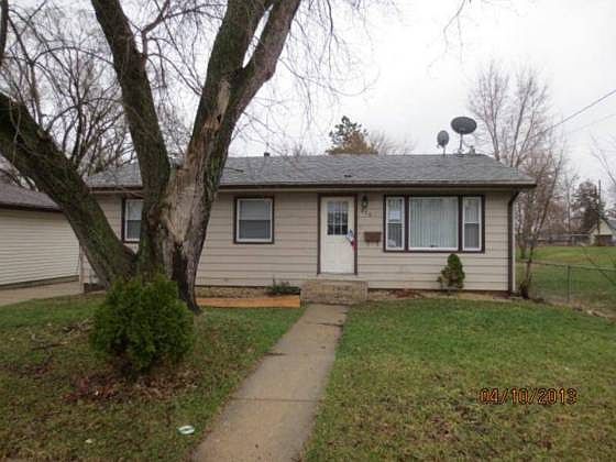 2nd image of 826 Illinois Ave