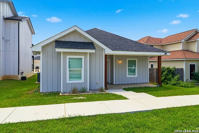 3 bed, 2.0 bath, 1411 sqft, $1,900 — Photo 2