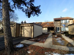 735 Acadia Ct, Roselle, IL 60172