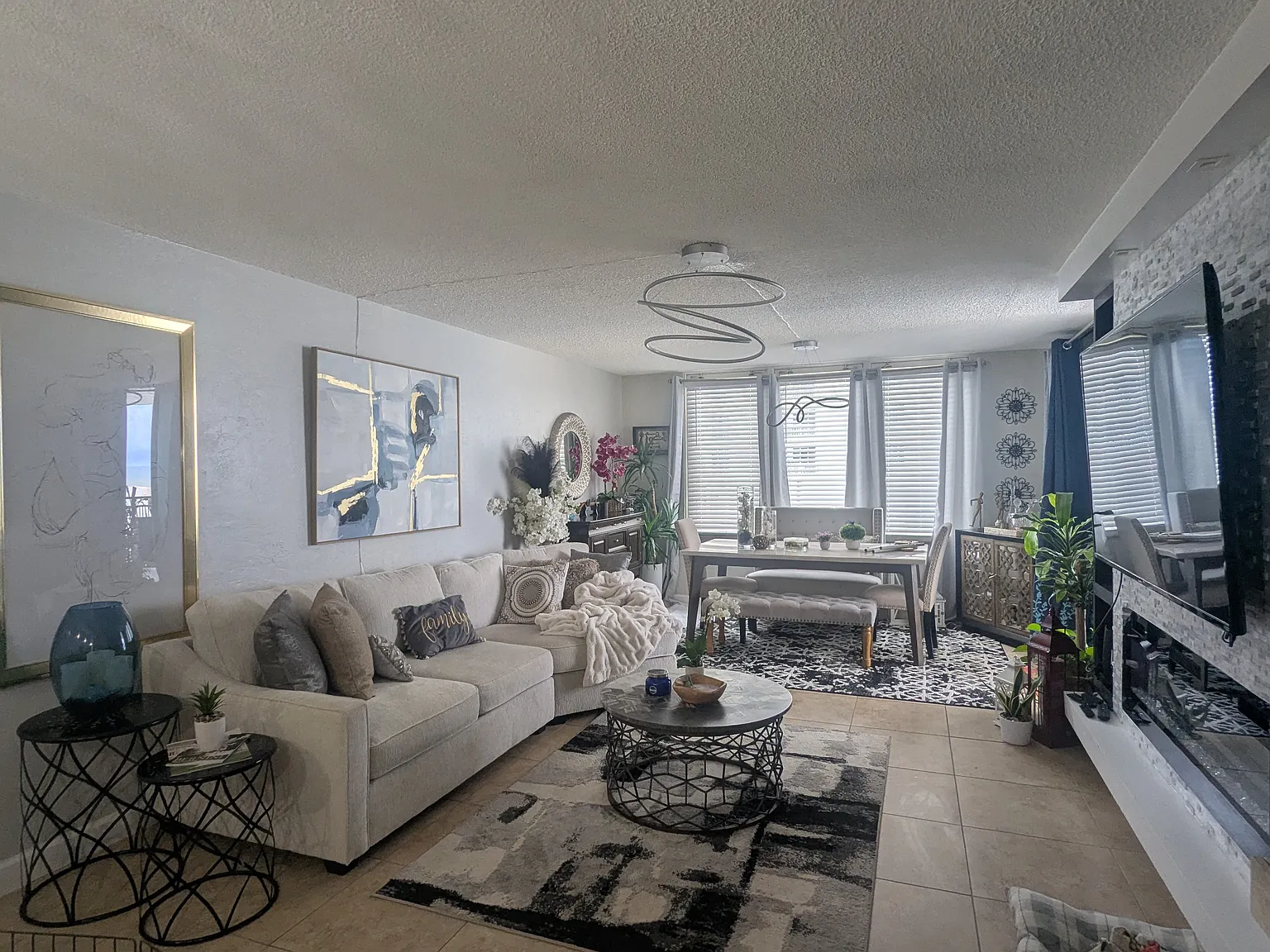 Ocean 5 Beach Shores — Photo 1