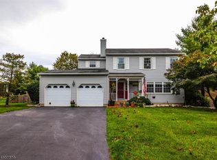 41 Redwood Ter, Flemington, NJ 08822