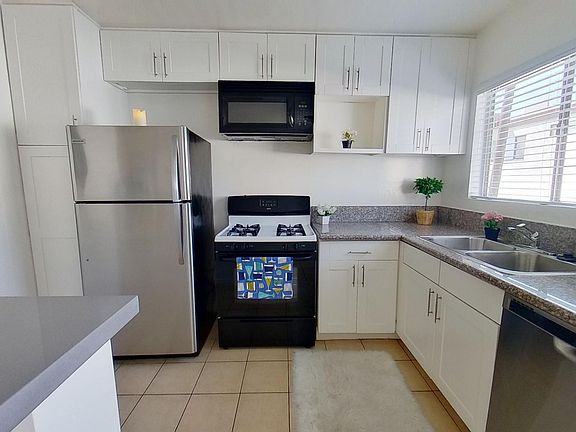 5th image of 3520 Clarington Ave APT 3