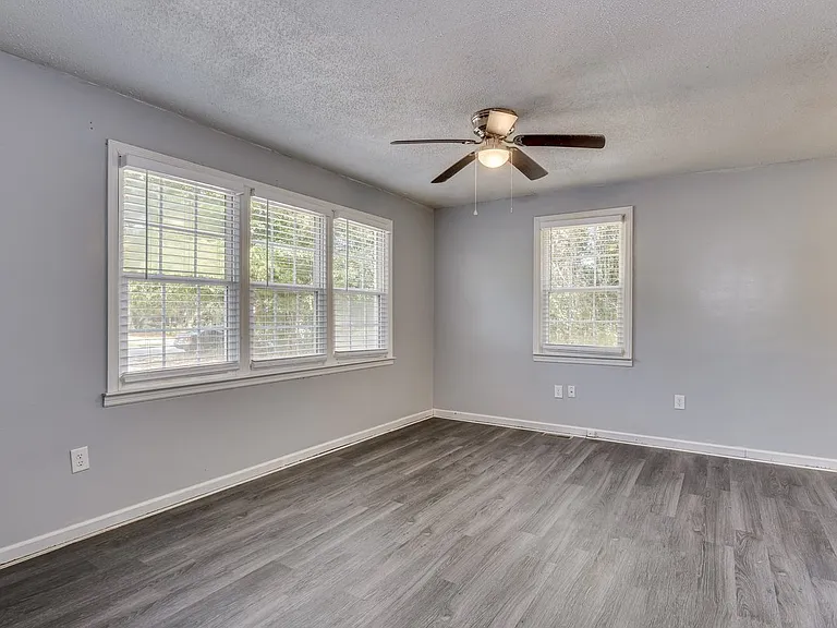 2202 Shirley Ave — Photo 10