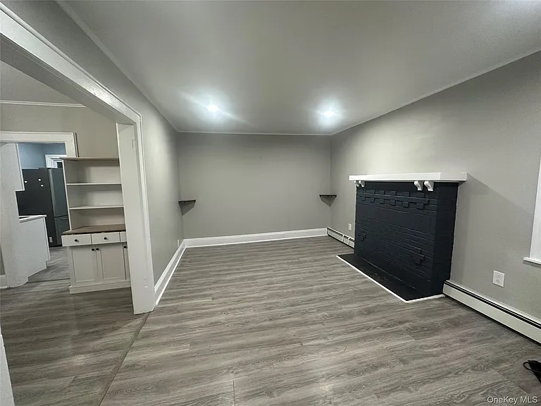 8 Leach St #1 — Photo 2