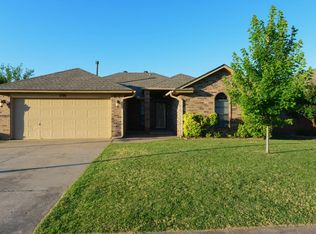 1720 Victoria Dr, Edmond, OK 73003