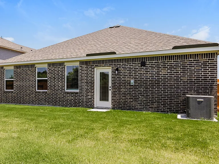 329 Magnolia Blvd — Photo 15