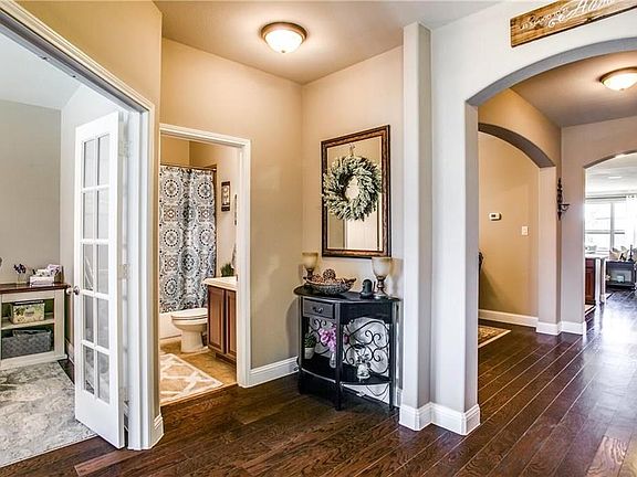 3rd image of 1709 Oak Glen Dr
