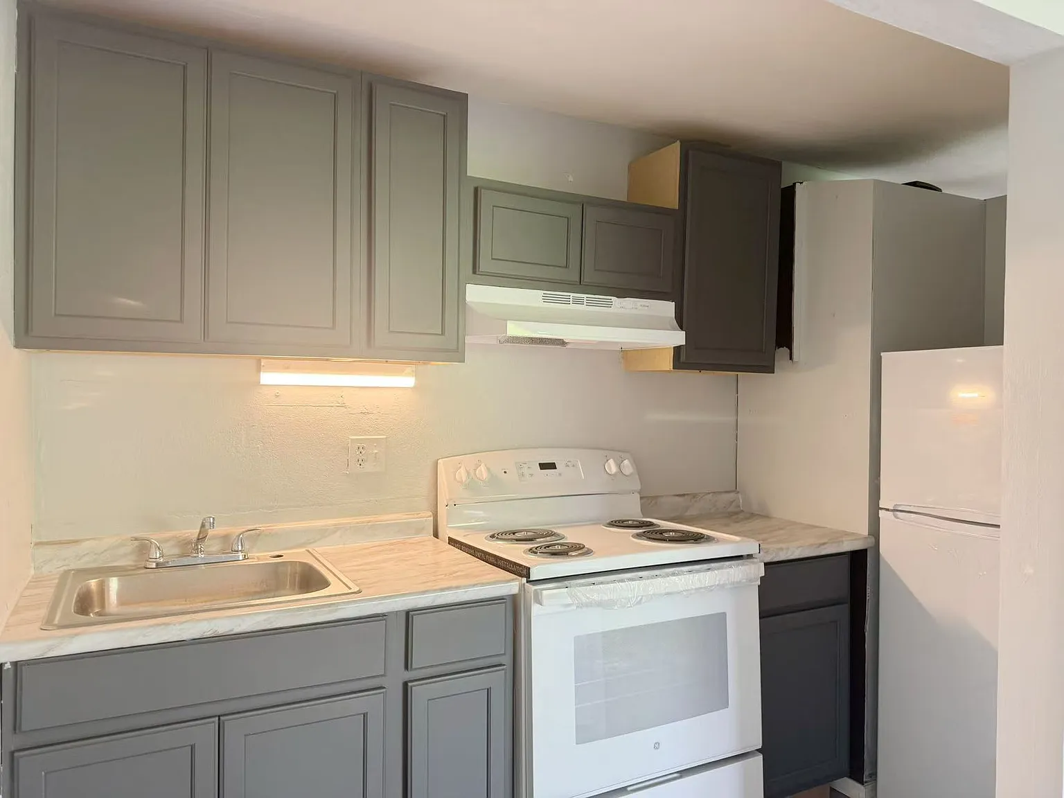 3401 Woodman Dr — Photo 3