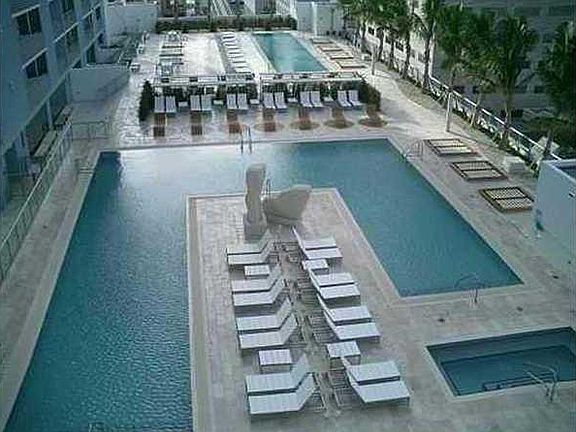 4th image of 325 S Biscayne Bl #2717