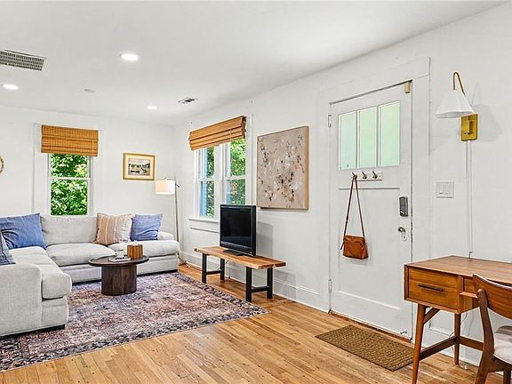 4th image of 3575 Hill St