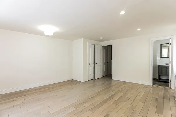 Sold by (Legacy) Online Homes, LLC | media 15