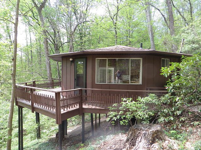 1st image of 325 Parkland Dr