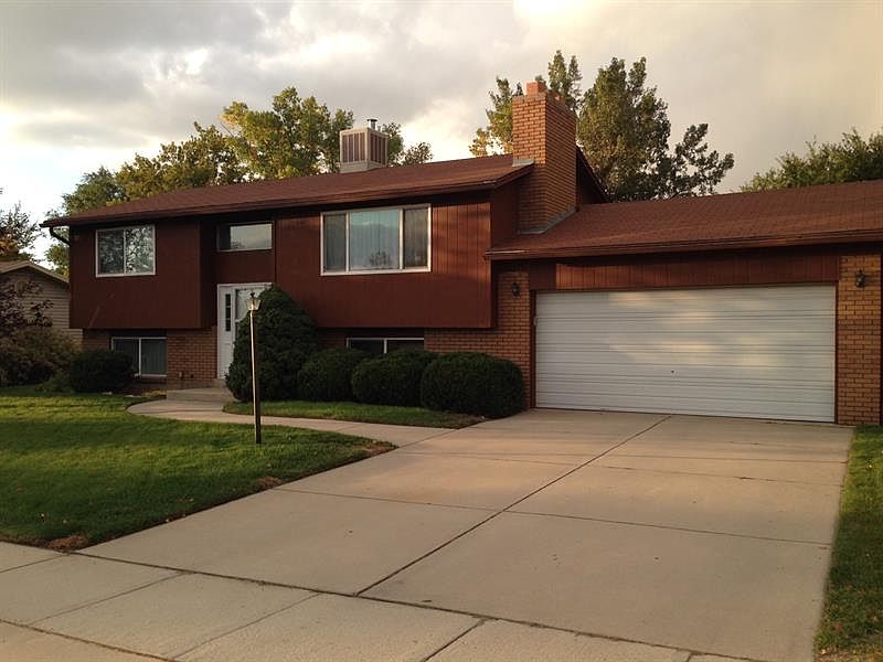 2nd image of 597 E Sarah Ln