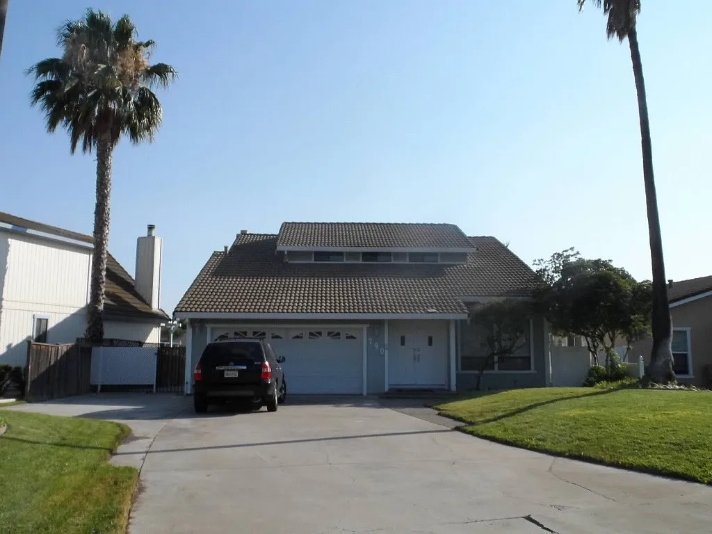3 bed, 2.5 bath, 1917 sqft, $3,545 — Photo 2