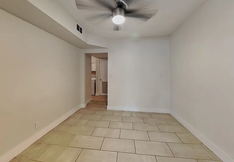 3801 1/2 W Palmira Ave — Photo 7