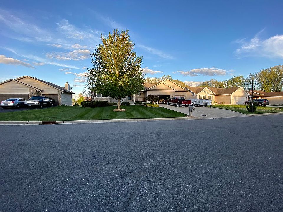 1st image of 210 Comfortcove St