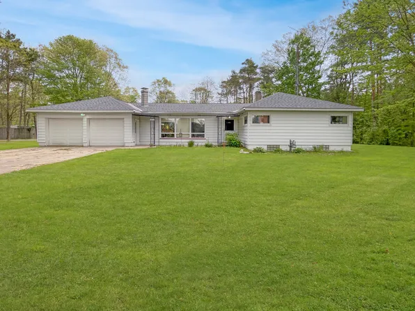 8810 Cedar Creek Dr, Holton, MI 49425