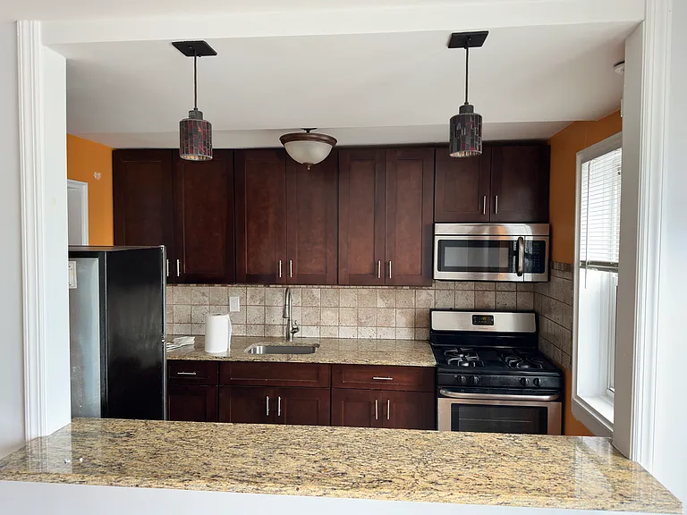 126 Franklin Avenue — Photo 4