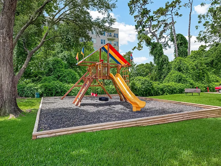 12633 Memorial Dr #130 — Photo 30