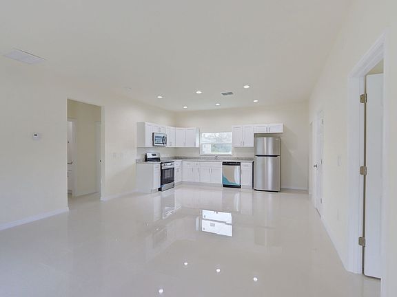 3rd image of 610 Kleinart Dr