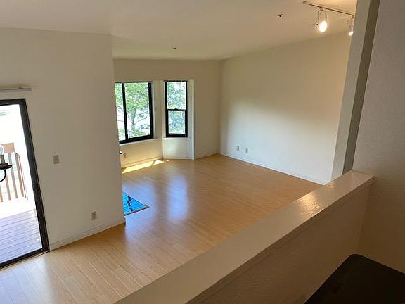 5th image of 504D Southhill Blvd