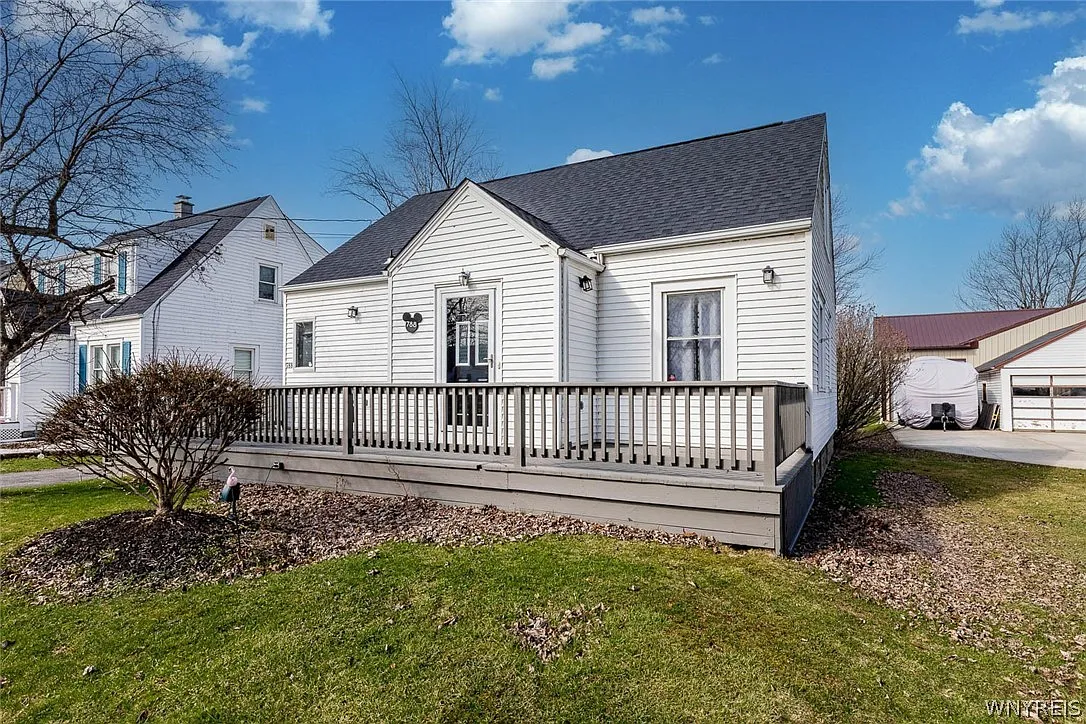 788 Beach Rd photo 1