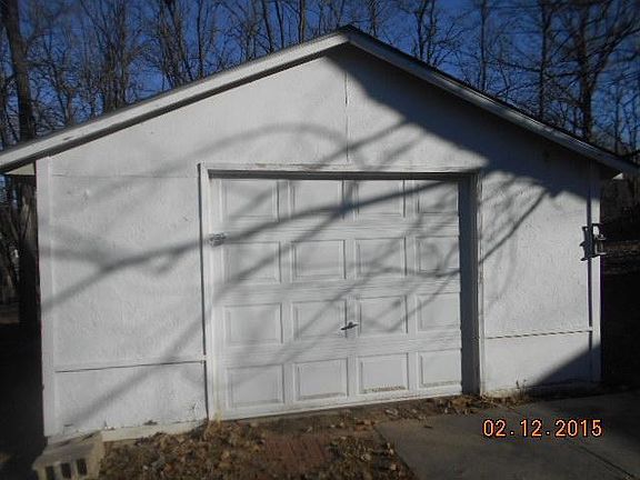 4th image of 905 Woodson St
