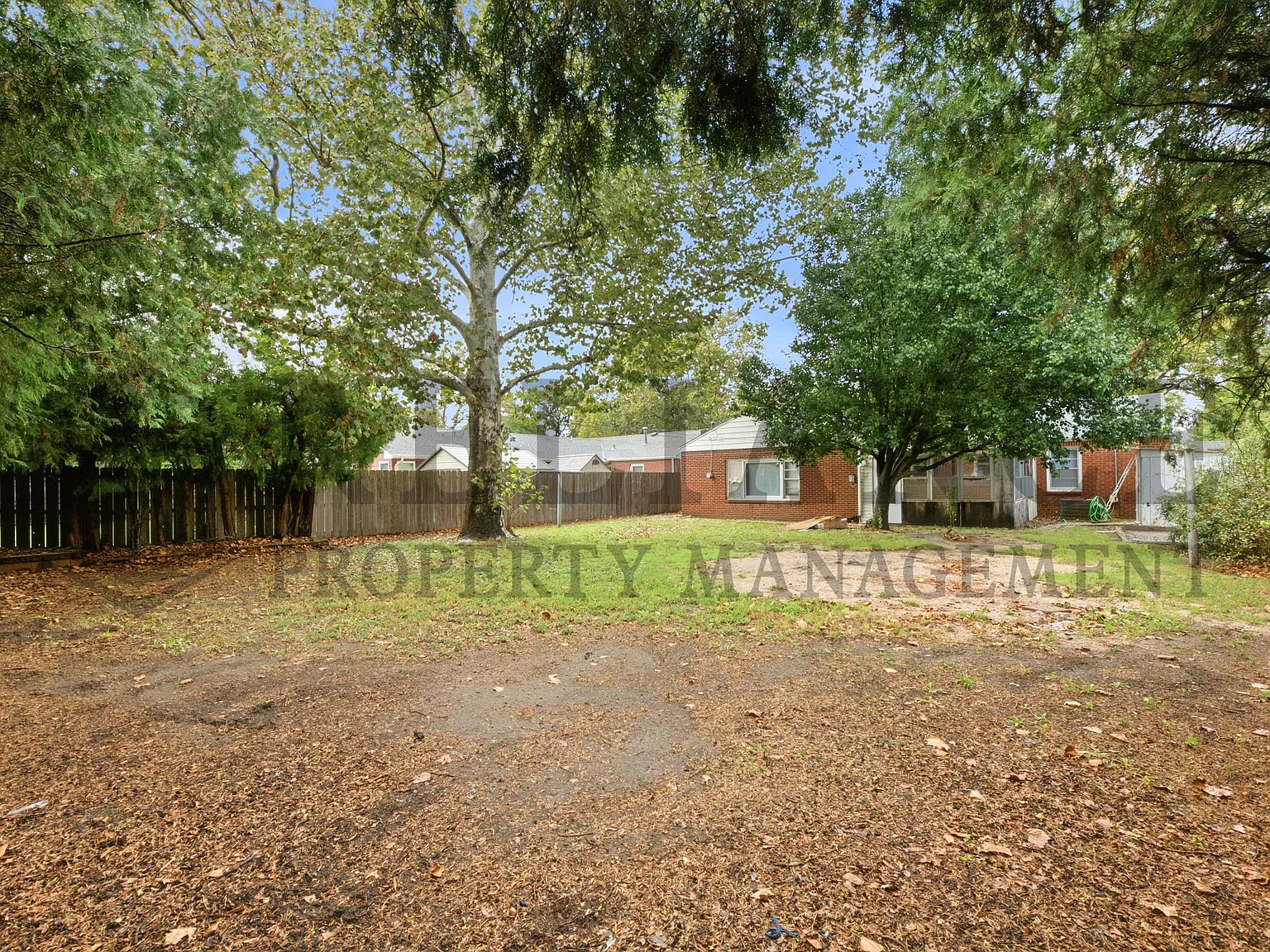 1321 Donnell Street - 1 — Photo 4