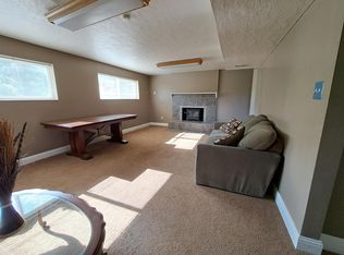 9272 S Quail Hollow Dr, Sandy, UT 84093