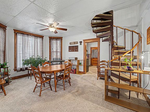 4th image of 407 Putnam Ave