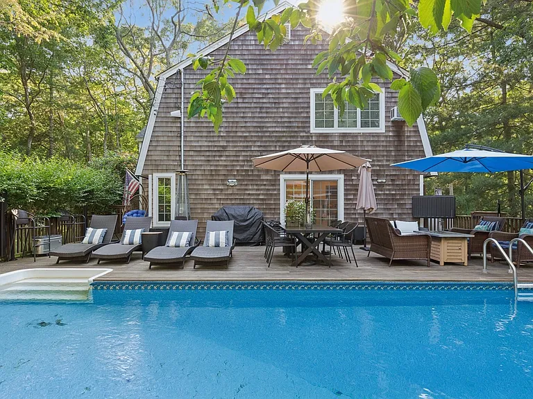17 Montauk Ave — Photo 12