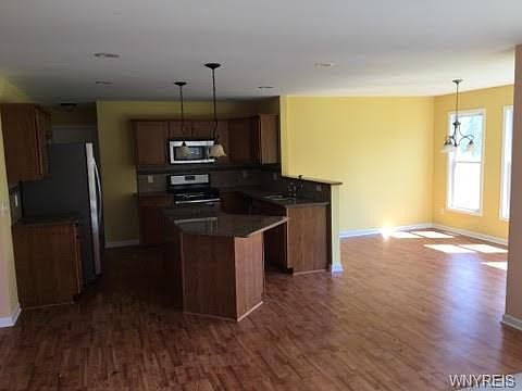 3rd image of 1412 Evergreen Dr