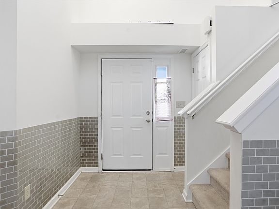 3rd image of 953 Beal Way
