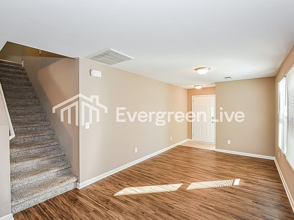 4th image of 139 Sedgewick Dr