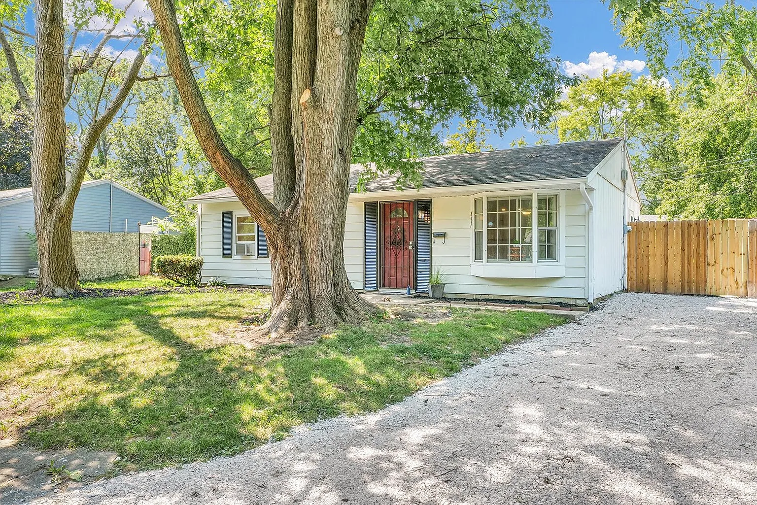 307 S Sunrise Dr photo 1