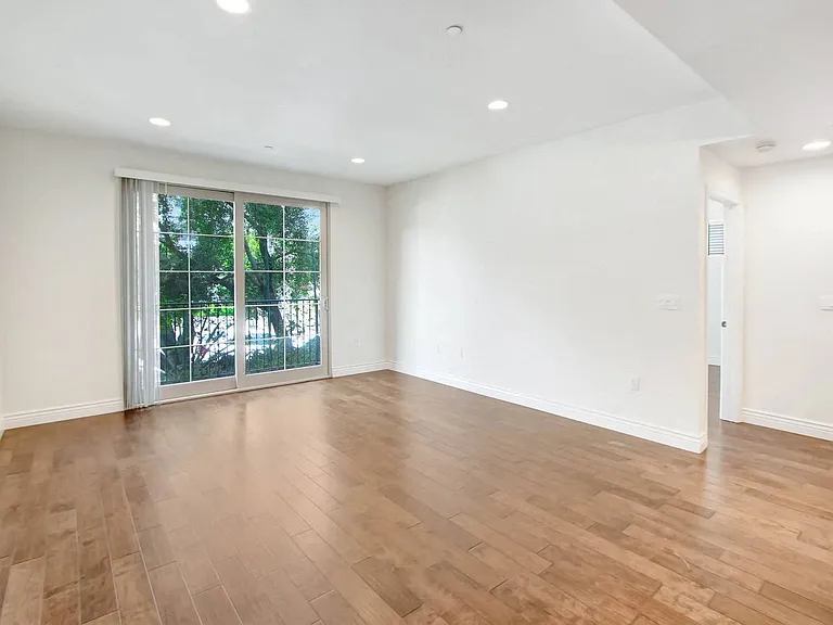 4410 Sepulveda Apartments — Photo 40