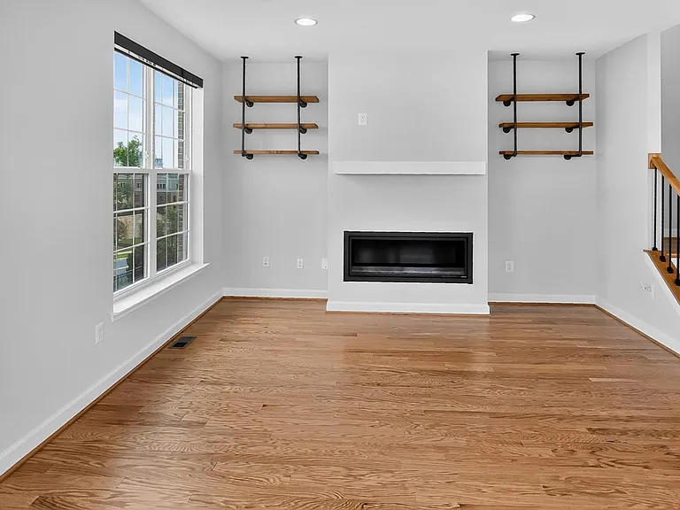 627 Leigh Way — Photo 23