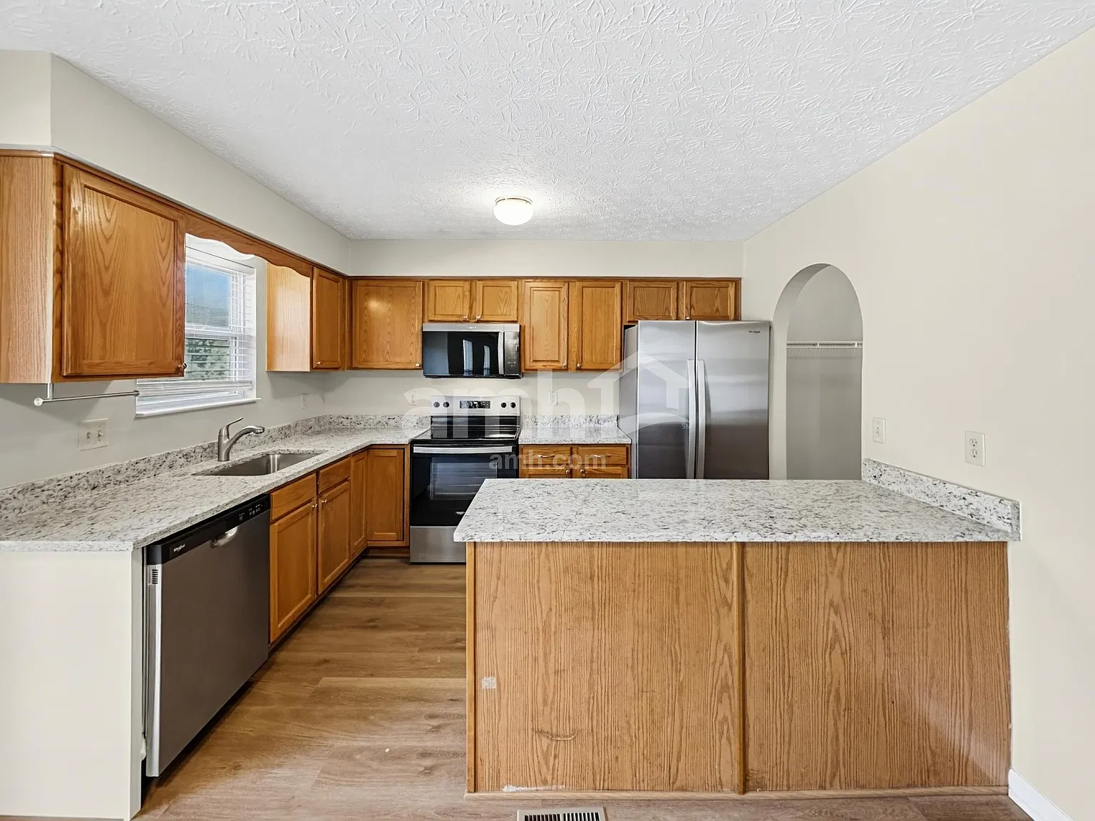 3 bed, 2.5 bath, 1958 sqft, $2,370 — Photo 4