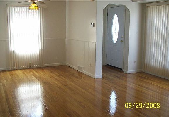 LIVING ROOM/DINING AREA
