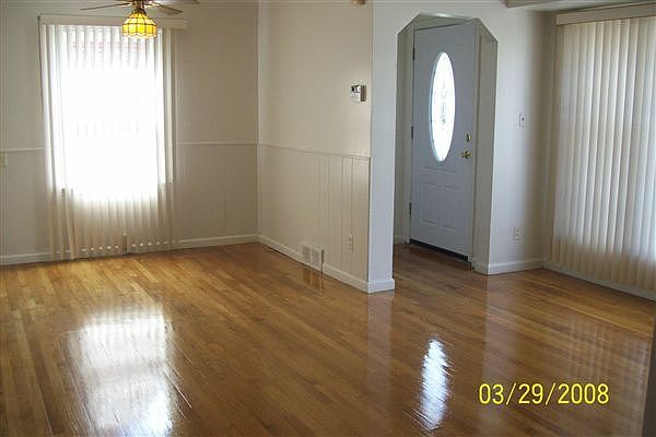 LIVING ROOM/DINING AREA