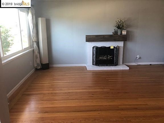 5th image of 45 Carolyn Dr