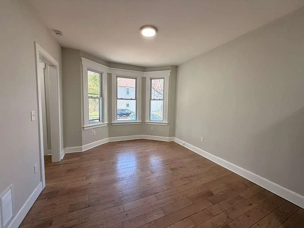 3 bed, $1,800 — Photo 3