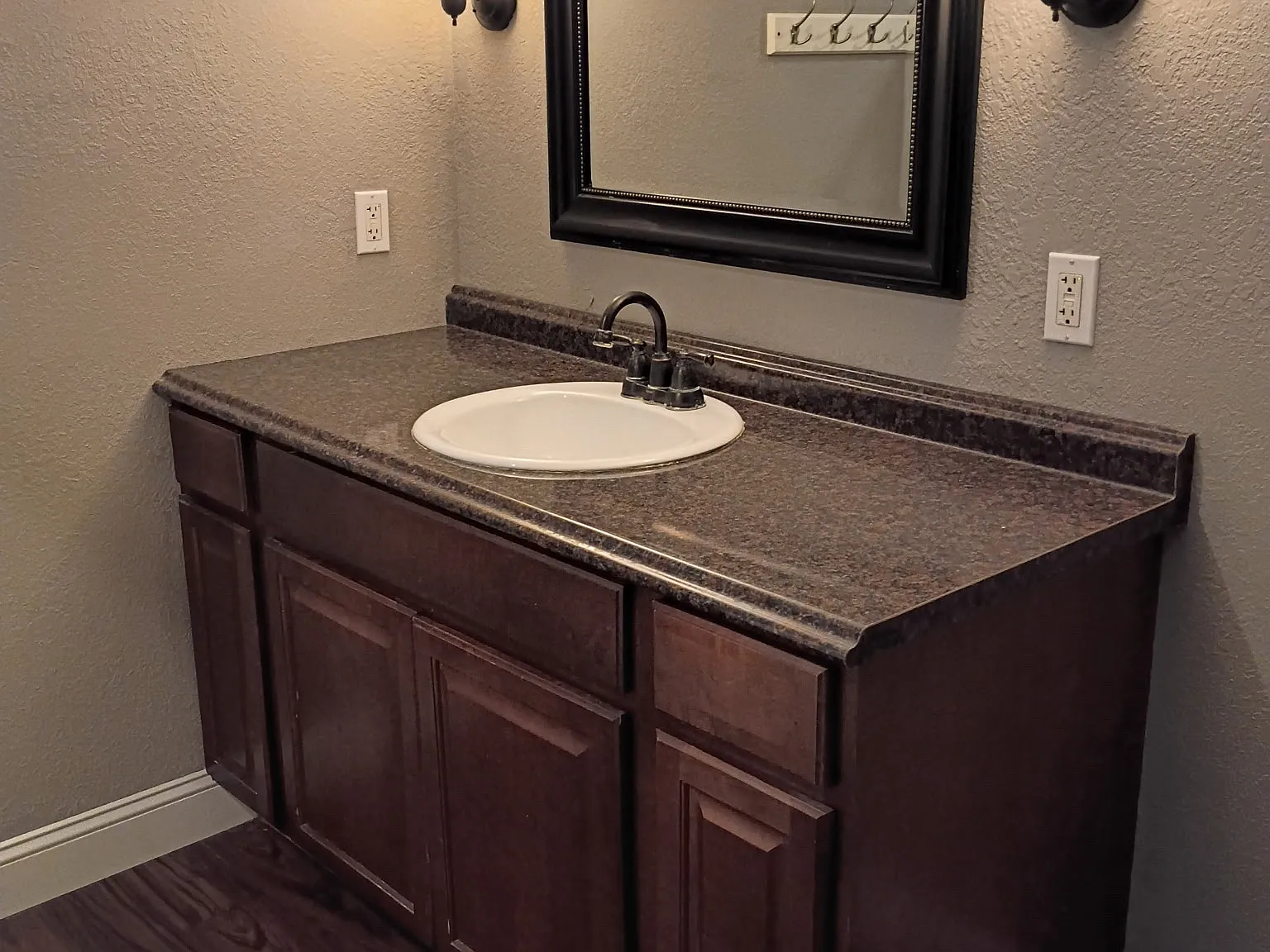2 bed, 1000 sqft, $950 — Photo 4