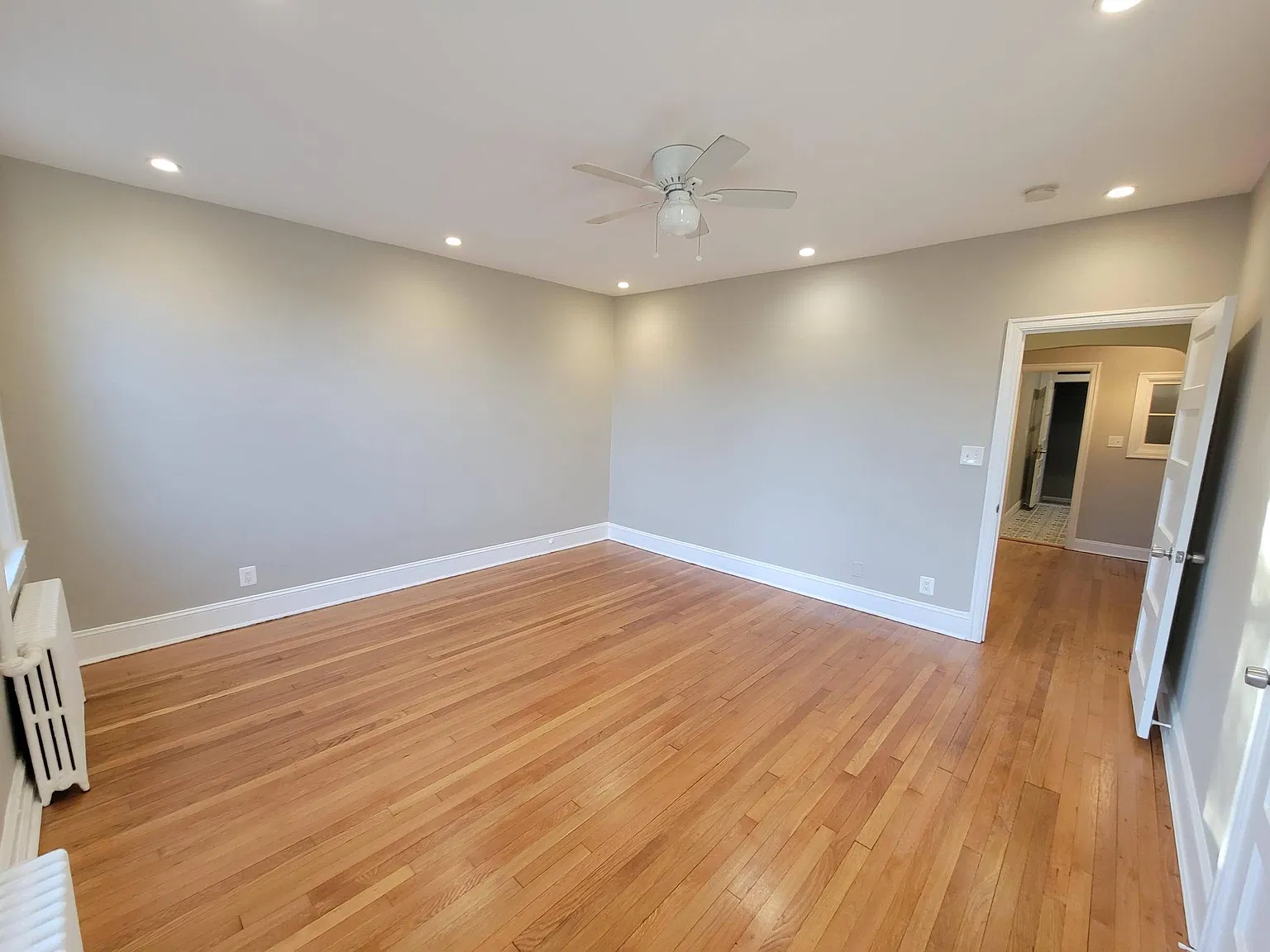 710 Irving St NE — Photo 4