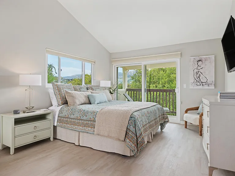 1046 Fairway Rd — Photo 12