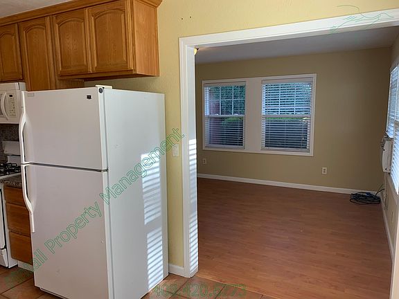 5th image of 215 Chiquita Ave