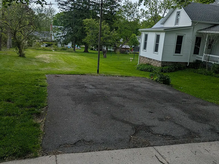 21 Linden St — Photo 3